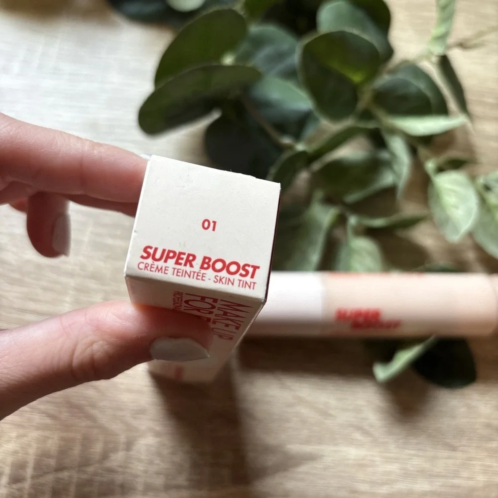 MAKE UP FOR EVER - SUPER BOOST Lightweight Moisturizing Skin Tint - Color#: 01